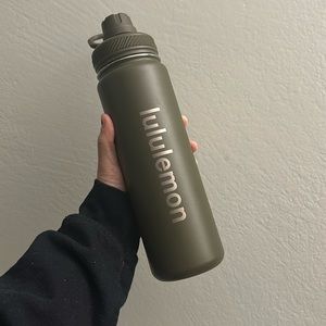Lululemon water bottle green